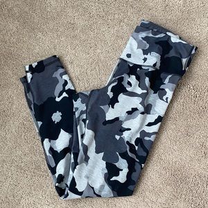 Old Navy go dry women’s compression leggings size large